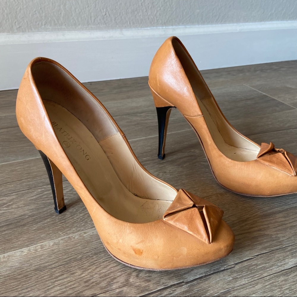 Beatrix ONG Brown Leather Pump